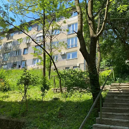 Peaceful In Center Apartment